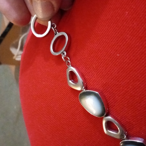 Elegant Silver Teardrop Bracelet - Picture 2 of 5